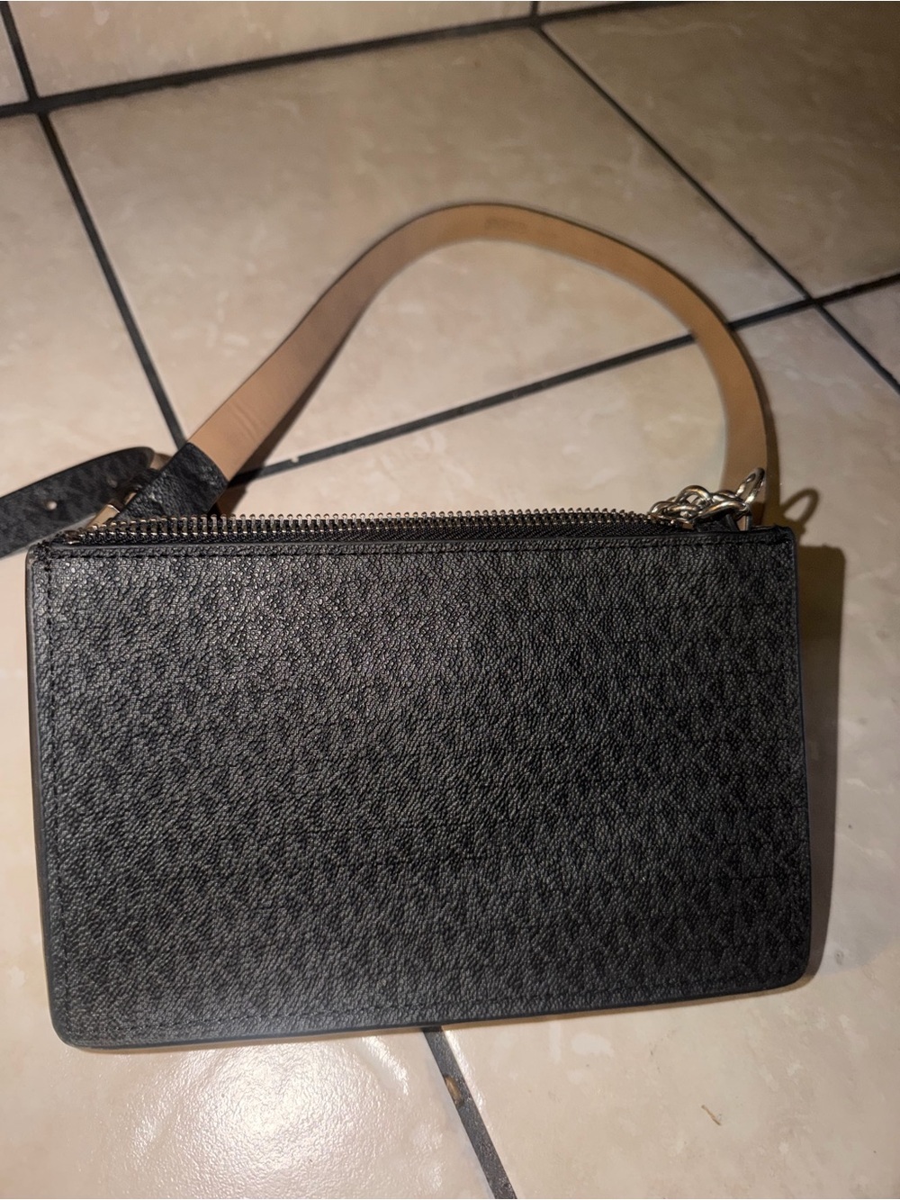MICHAEL KORS Black Crossbody Bag with Contrast Strap